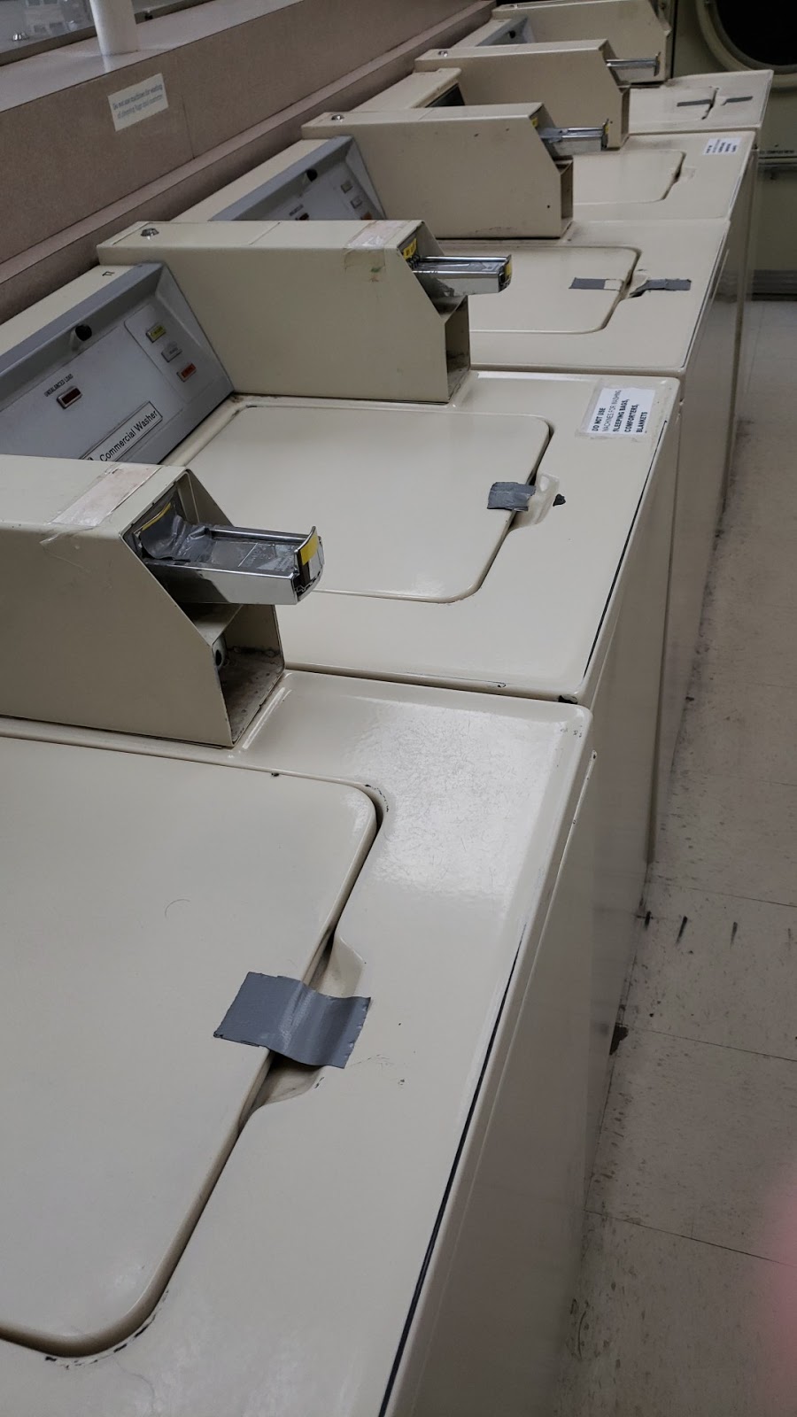 Coin Laundry Glendale | 2835 37 St SW, Calgary, AB T3E 3B3, Canada | Phone: (403) 686-2929