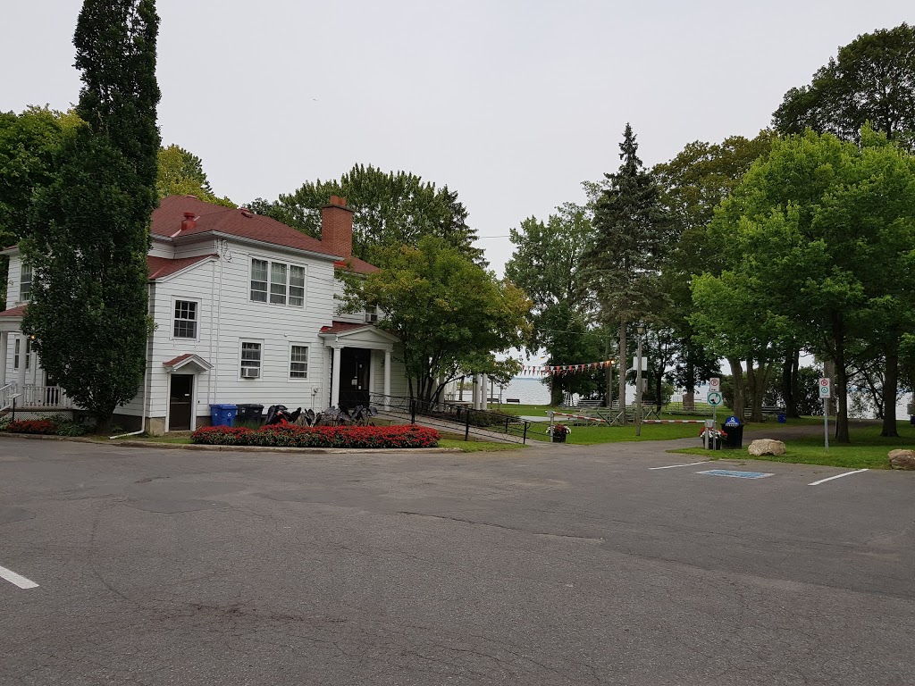 Beaconsfield Beach | 286 Boulevard Beaconsfield, Beaconsfield, QC H9W 4A4, Canada