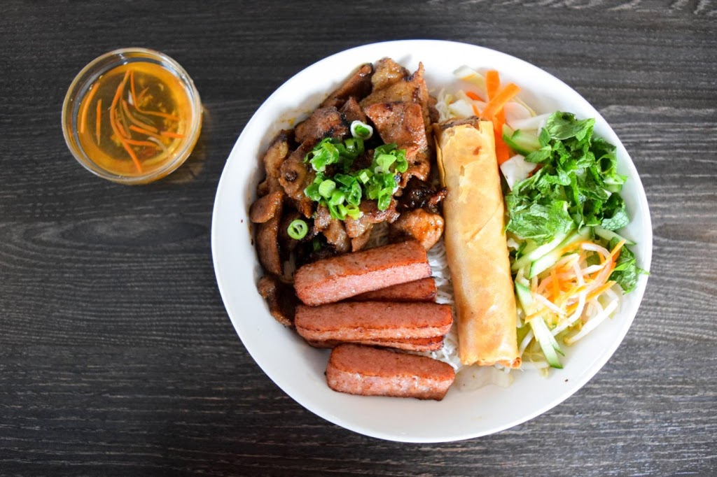 Pho Binh Minh Restaurant 2nd location | 706 Queenston Rd, Hamilton, ON L8G 1A2, Canada | Phone: (905) 661-0404