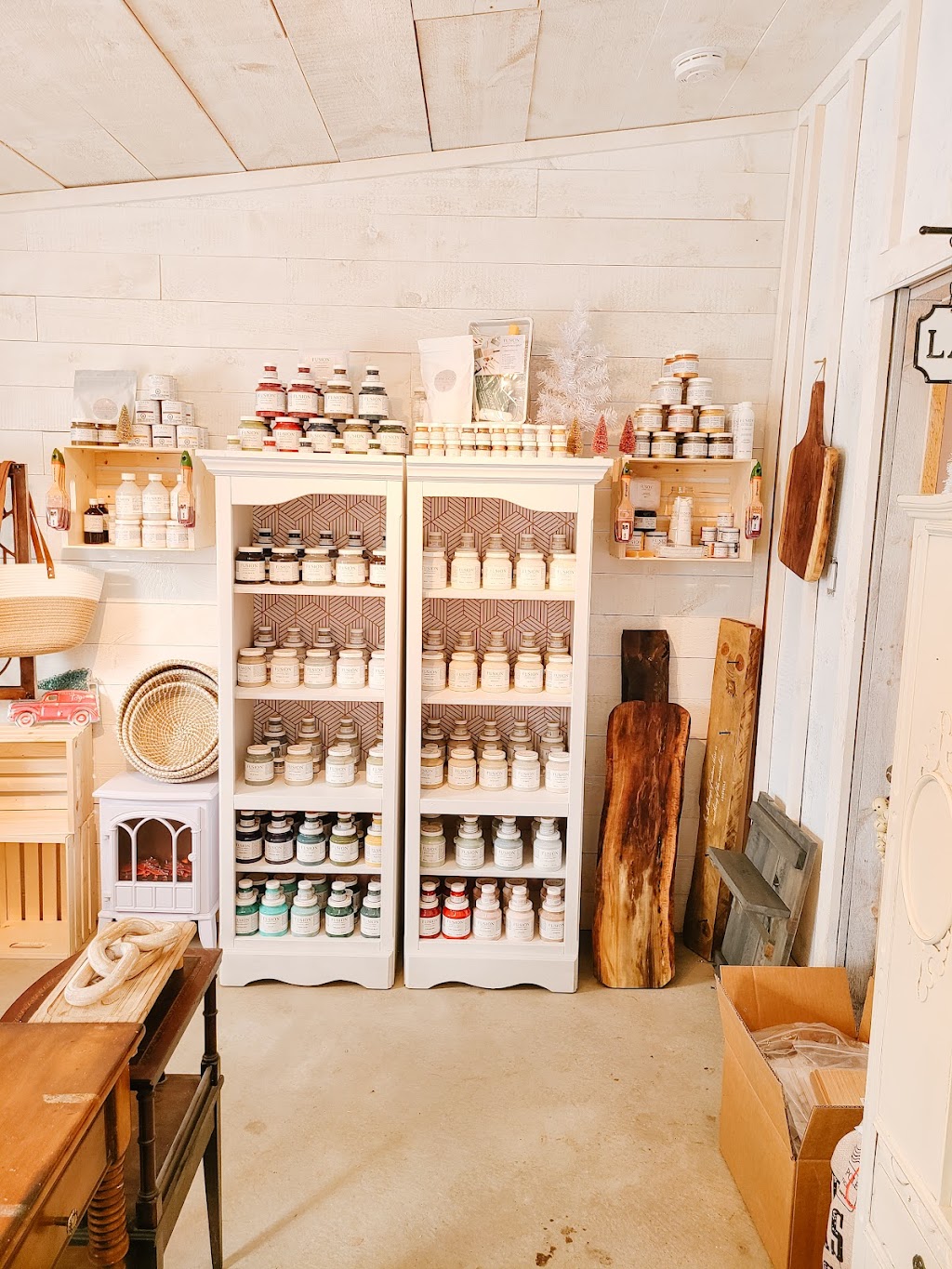 Phoebe Brocante | 375557 6 Line, Township Of Amaranth, ON L9V 1K8, Canada | Phone: (705) 435-8115