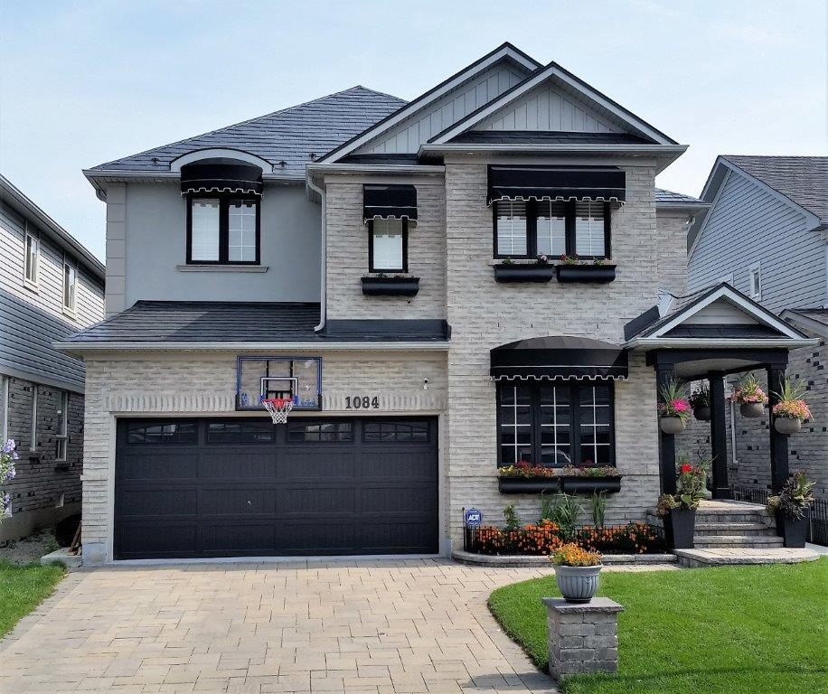 Gallaghers Awnings | 790 Redwood Square, Oakville, ON L6L 6N3, Canada | Phone: (905) 847-1102
