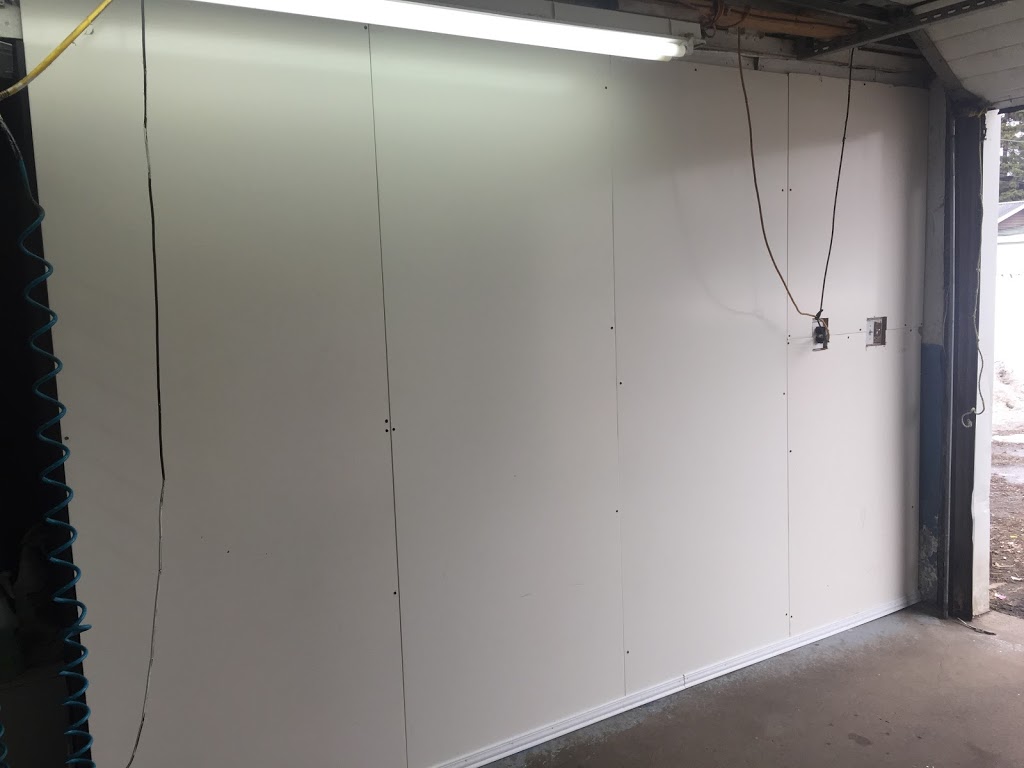 Lave-Auto à la Main | 2278 Boulevard Marie-Victorin, Longueuil, QC J4G 1B3, Canada | Phone: (450) 674-2090