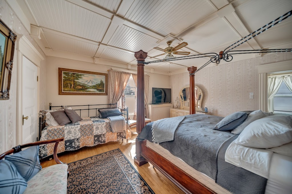 Marmora and Lake Inn B & B/ The Baron On 7 | 29 Bursthall St, Marmora, ON K0K 2M0, Canada | Phone: (613) 324-4555