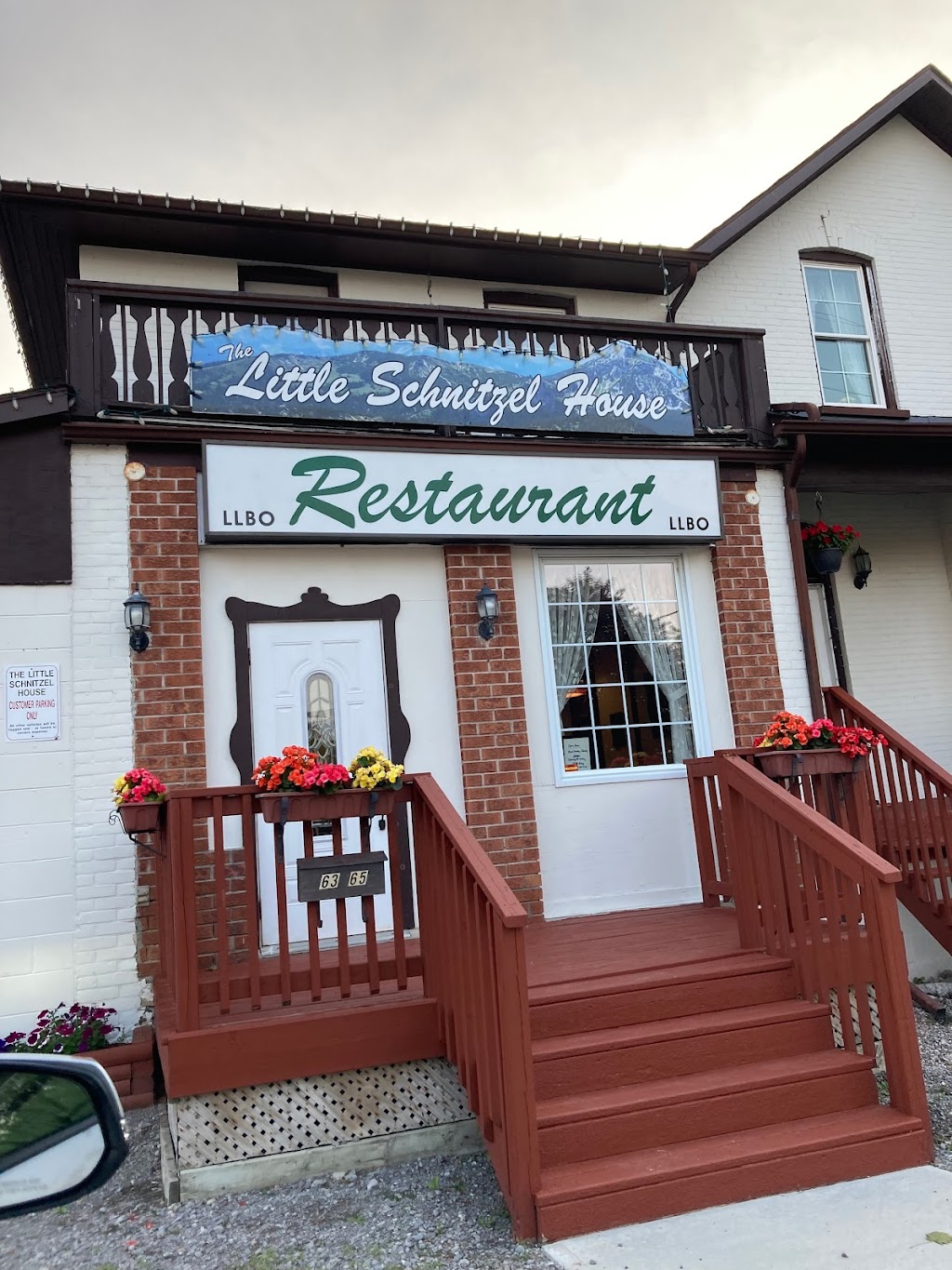The Little Schnitzel House | restaurant | 65 Albert St S, Lindsay, ON K9V 3H2, Canada | 7053405027 OR +1 705-340-5027