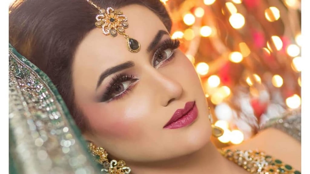 BM Looks By Beenish Maroof | 5651 Raleigh St, Mississauga, ON L5M 7E4, Canada | Phone: (647) 916-1948