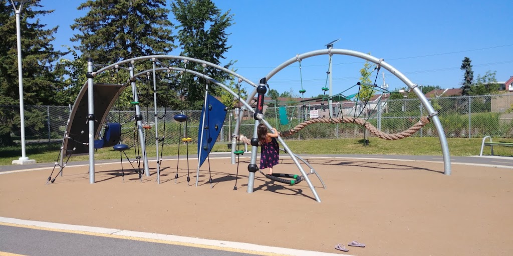 Voile Atlantis | 1P0, 3108 Rue de lÉglise, Sainte-Marthe-sur-le-Lac, QC J0N 1P0, Canada | Phone: (450) 598-2520