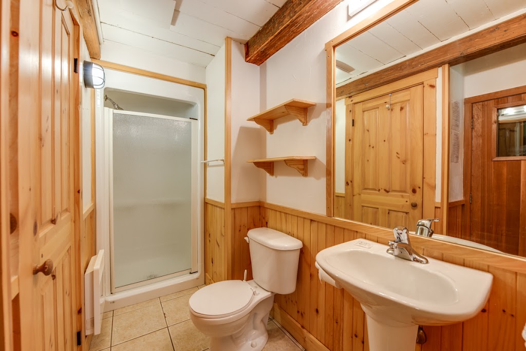 Maison Bilodeau-Ethier | 1853 Av. Royale, Saint-Ferréol-les-Neiges, QC G0A 3R0, Canada | Phone: (418) 826-0694