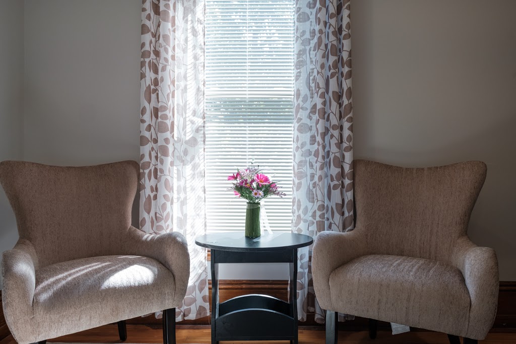 The Victorian Luxury Suites | 16 Church St, Westport, ON K0G 1X0, Canada | Phone: (613) 273-6273