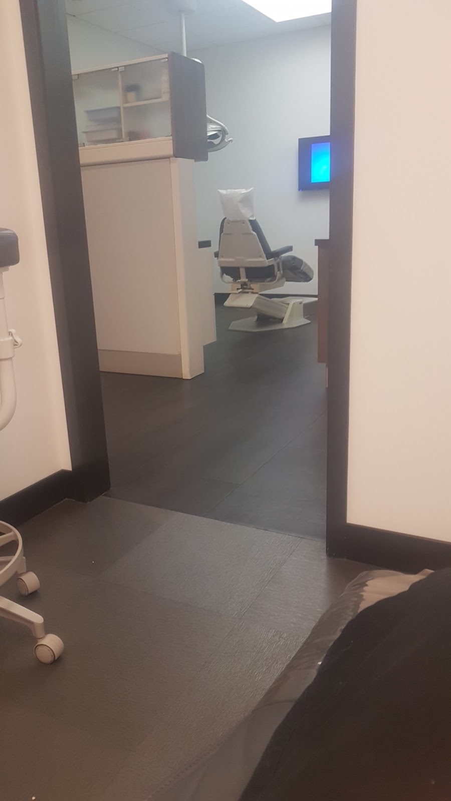 Londonderry Dental Centre | Londonderry Mall, 66 Street & 137 Avenue Edmonton, Edmonton, AB T5C 3C8, Canada | Phone: (780) 476-3188