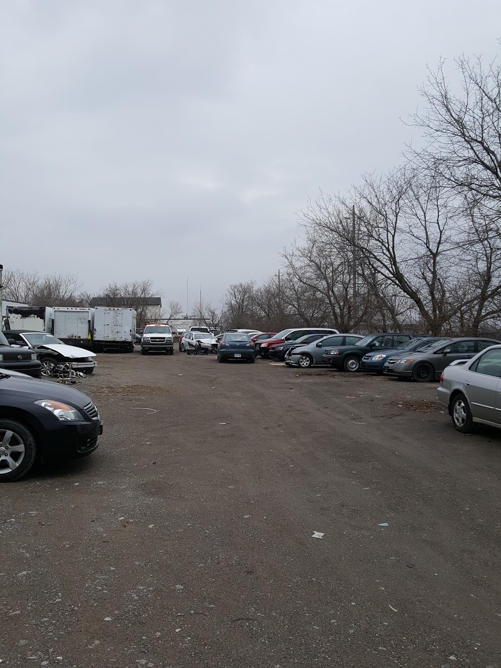 Az Auto Repair And Collison | 74 Wellington Ave ave e, Oshawa, ON L1H 8B9, Canada | Phone: (647) 993-3274