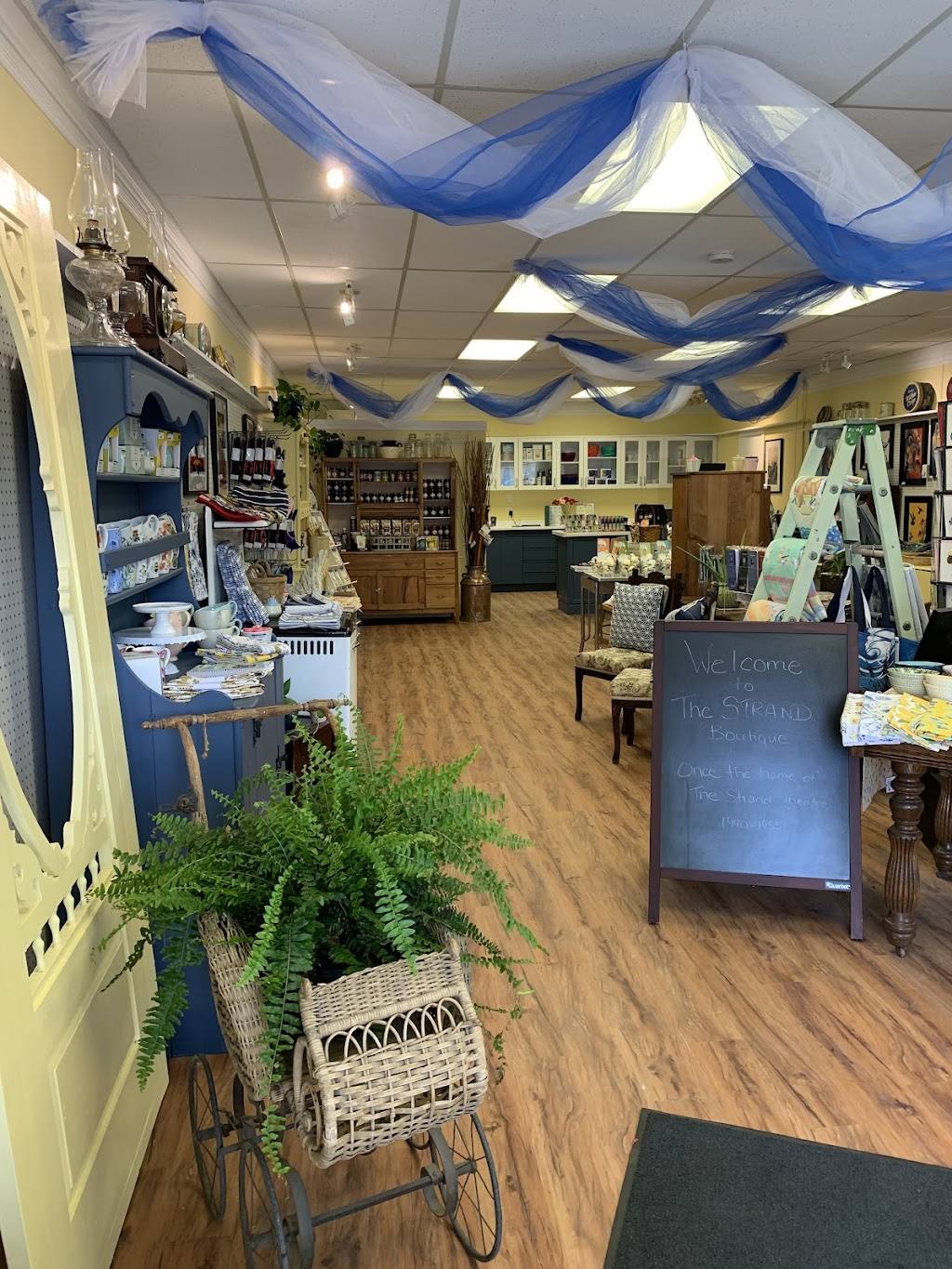 The Strand Boutique | 354 Simcoe St, Beaverton, ON L0K 1A0, Canada | Phone: (705) 426-1213