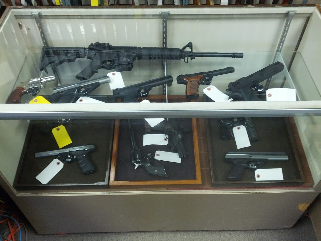 Tillsonburg Gun Shop | 107a Concession St E, Tillsonburg, ON N4G 4W4, Canada | Phone: (519) 842-7442