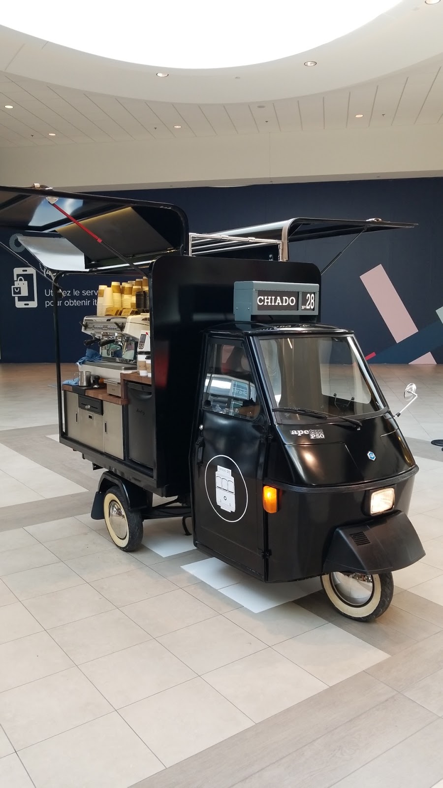 Café Chiado28 | Carrefour Laval, Laval, QC H7P 5X9, Canada | Phone: (514) 274-2228