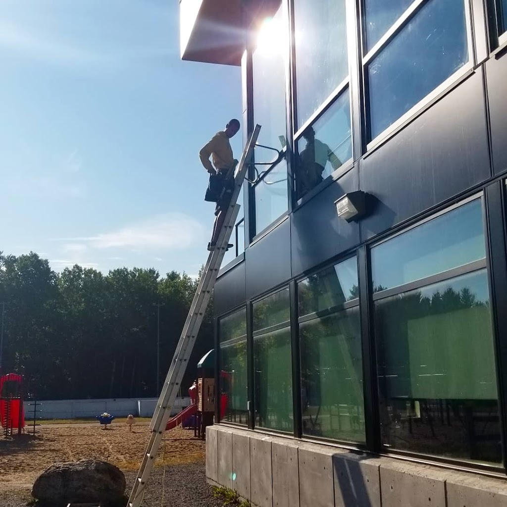 DNA window cleaning | 406 Bayview Dr, Woodlawn, ON K0A 3M0, Canada | Phone: (613) 706-3005