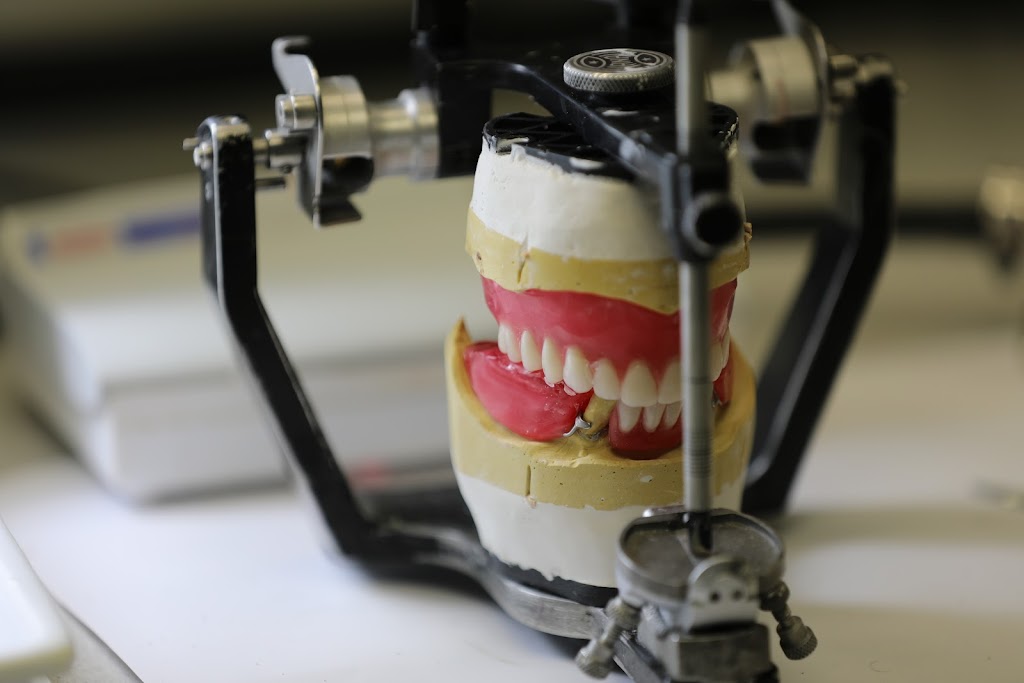 Hillhurst Denture Clinic | 1228 Kensington Rd NW #104, Calgary, AB T2N 3P7, Canada | Phone: (403) 283-1272
