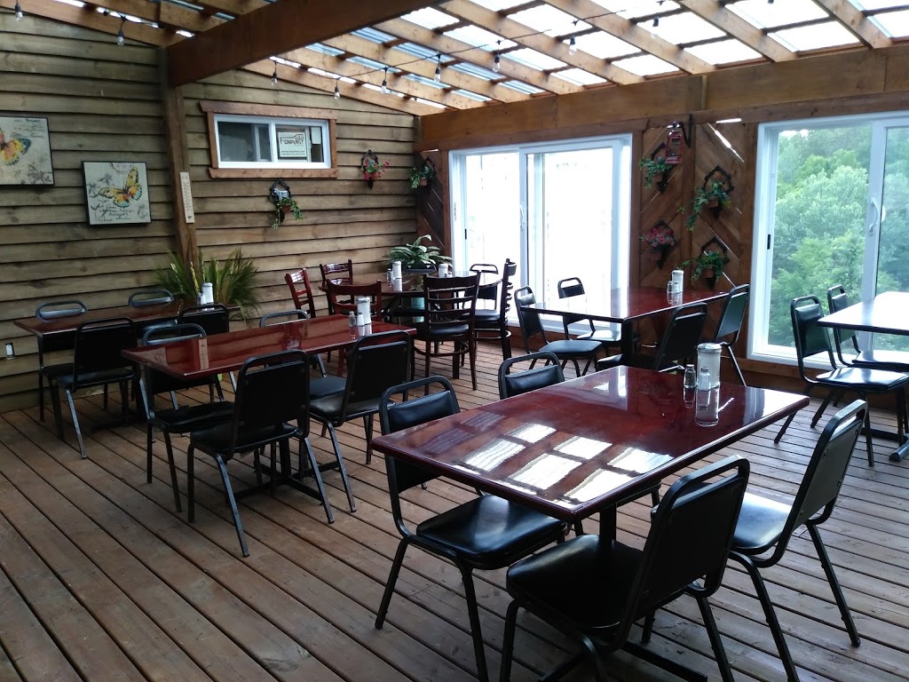 Restaurant Le Villageois | 289 QC-323, Brébeuf, QC J0T 1B0, Canada | Phone: (819) 425-8282