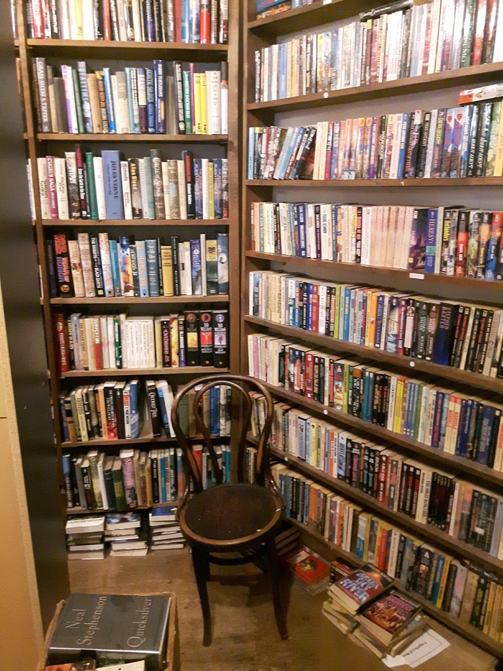 Bridgeburg Books | 16 Jarvis St, Fort Erie, ON L2A 2S1, Canada | Phone: (905) 871-8484