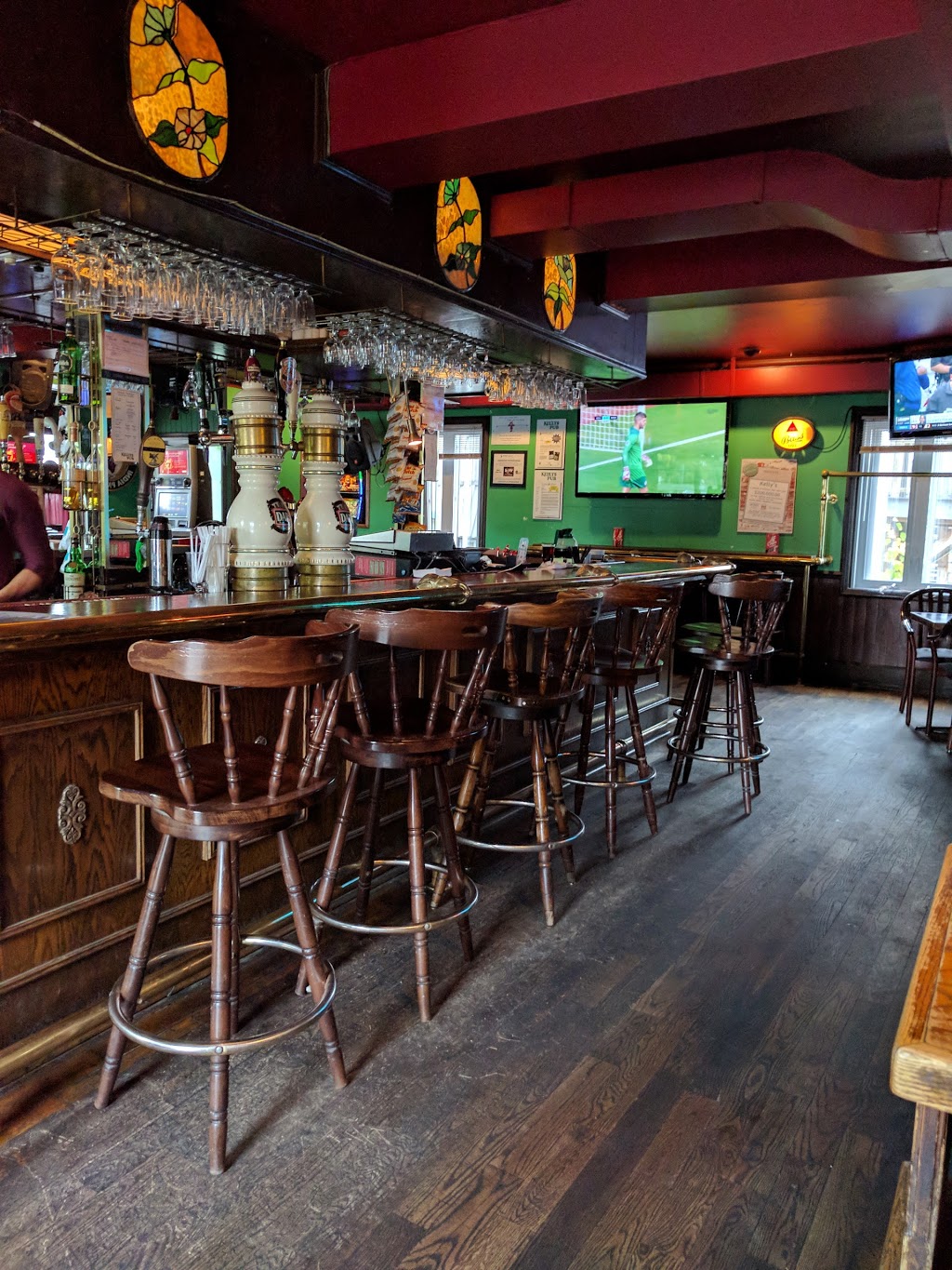 Kellys Pub | 88 Avenue Donegani, Pointe-Claire, QC H9R 2V4, Canada | Phone: (514) 694-6438