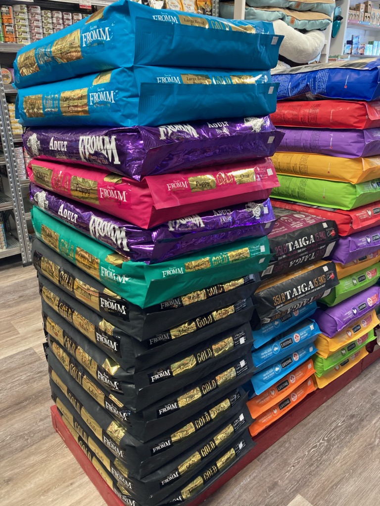 Village Pet Food and Supply Bridgenorth | 871 Ward St, Bridgenorth, ON K0L 1H0, Canada | Phone: (705) 292-7878