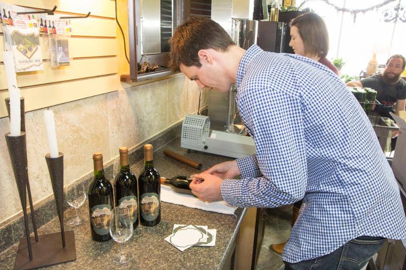 DeVine Wines Aurora | 130 Hollidge Blvd b2, Aurora, ON L4G 8A3, Canada | Phone: (905) 727-9595