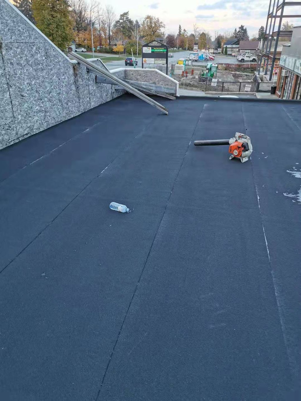 Yi Jia Pro Roofing | 1840 Pilgrims Way, Oakville, ON L6M 1W9, Canada | Phone: (437) 989-8689