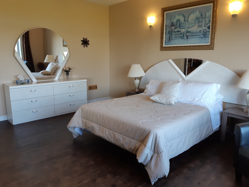 Pleasant Bay Getaway | 19281 Loyalist Pkwy, Consecon, ON K0K 1T0, Canada | Phone: (613) 399-3688