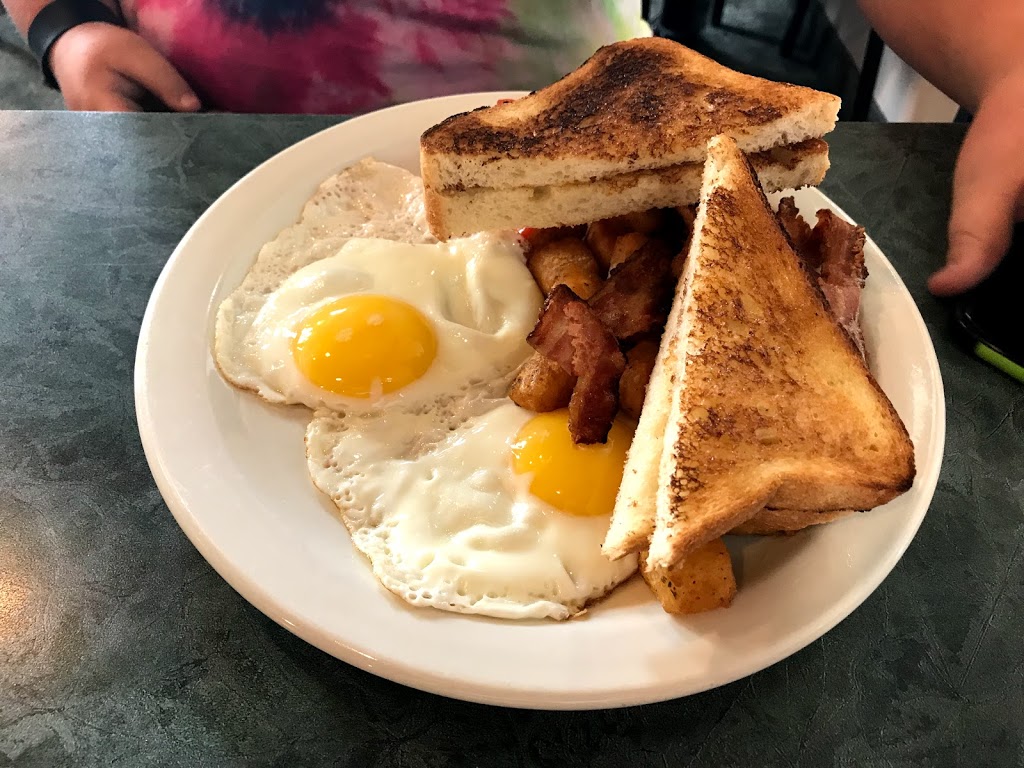 Dare Garden Restaurant | 36042 MB-12, Grand Marais, MB R0E 0T0, Canada | Phone: (204) 754-2266