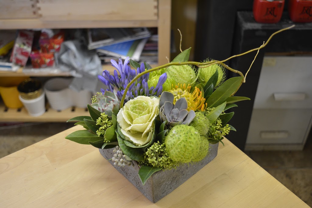 Flower Deco | 35 Lakeshore Rd W, Oakville, ON L6K 1C8, Canada | Phone: (905) 337-0968