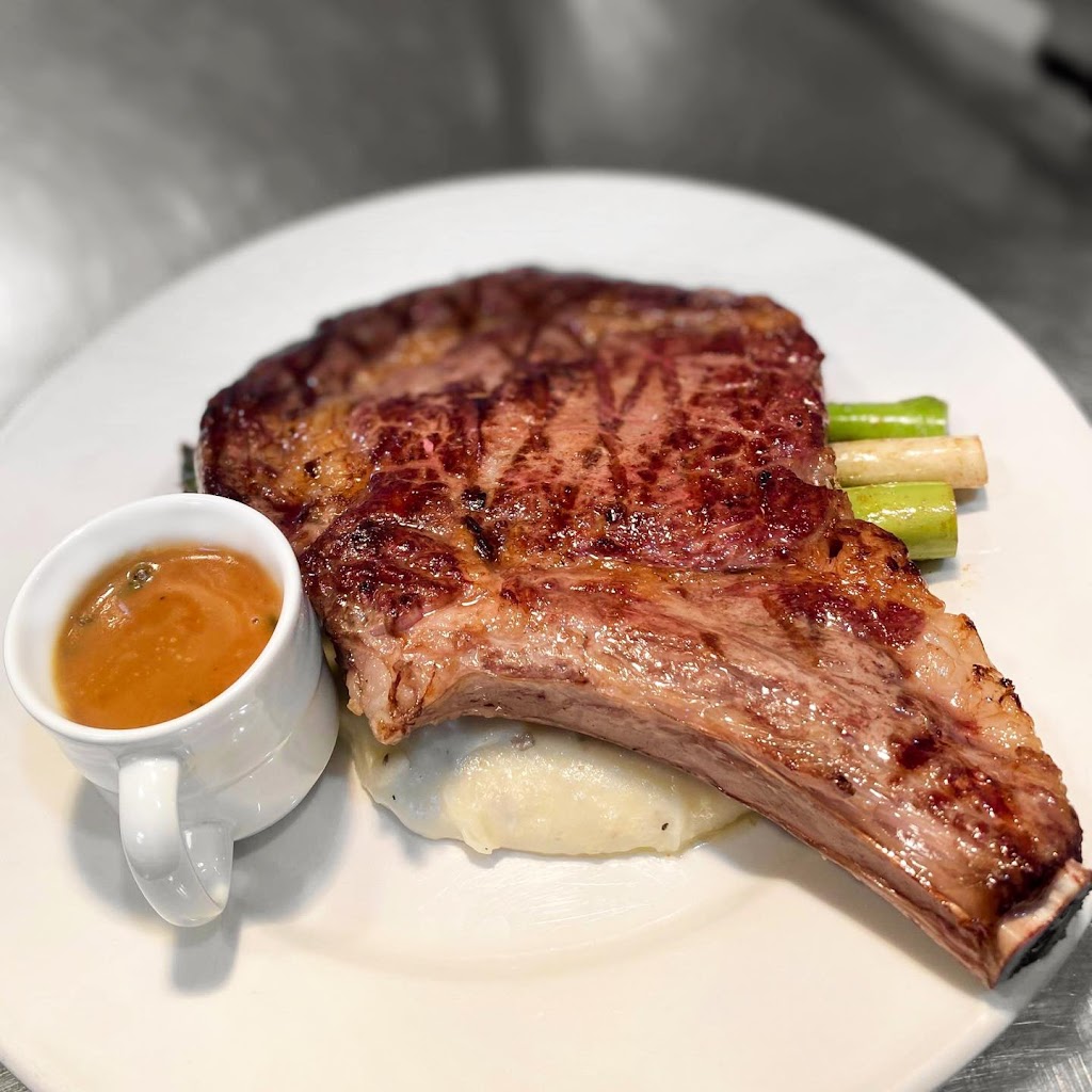 Restaurant lEntrecôte | 1440 Chem. Pierre Péladeau, Sainte-Adèle, QC J8B 1Z4, Canada | Phone: (450) 229-1545