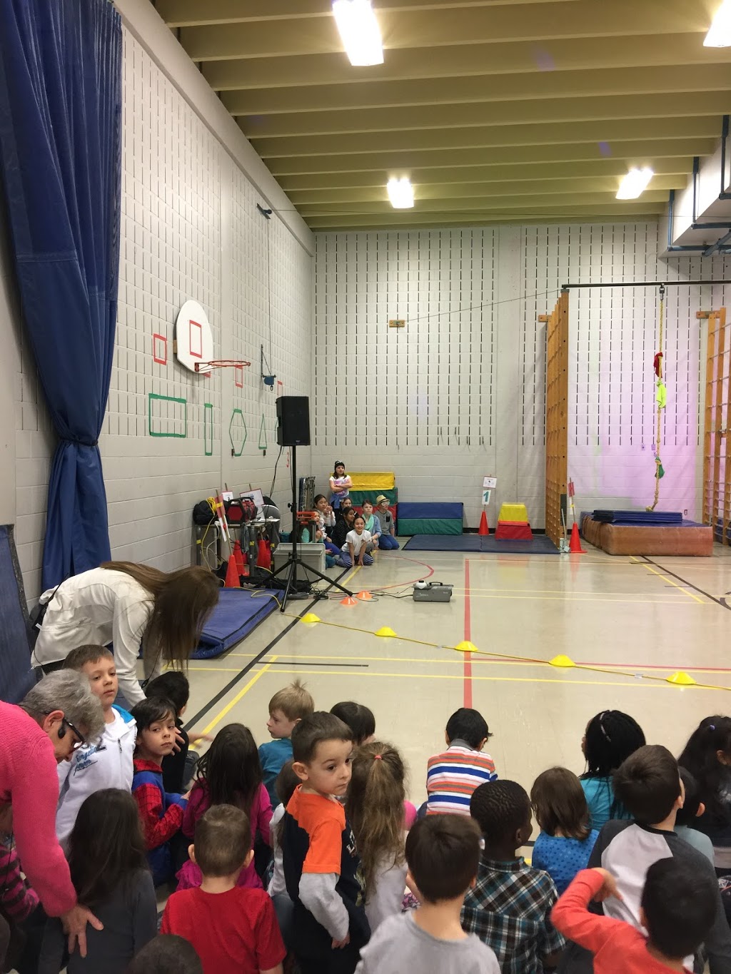 École Pierre-Laporte | 1005 Rue du Centenaire, Greenfield Park, QC J4V 1B8, Canada | Phone: (450) 678-7858