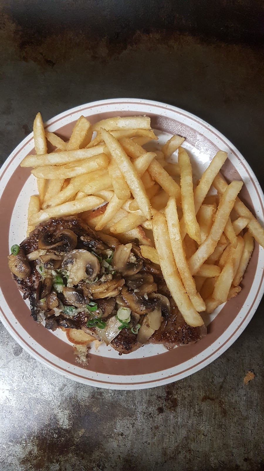 Rikos Radium Family Restaurant | 7513 Main St W, Radium Hot Springs, BC V0A 1M0, Canada | Phone: (250) 347-2701