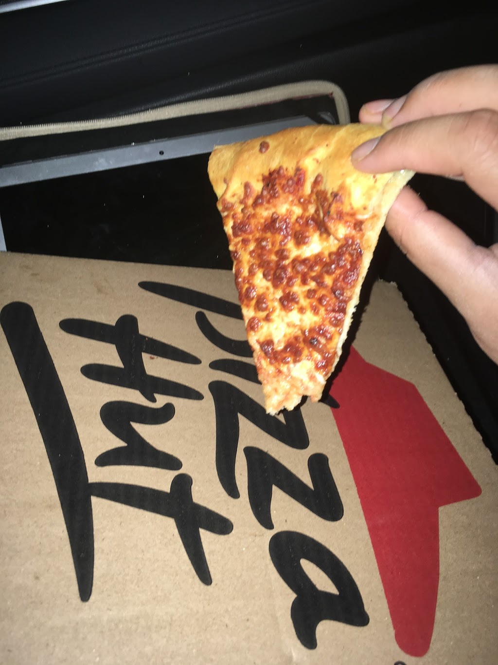 Pizza Hut | 848 Burnhamthorpe Rd W, Mississauga, ON L5C 2S3, Canada | Phone: (905) 275-2871