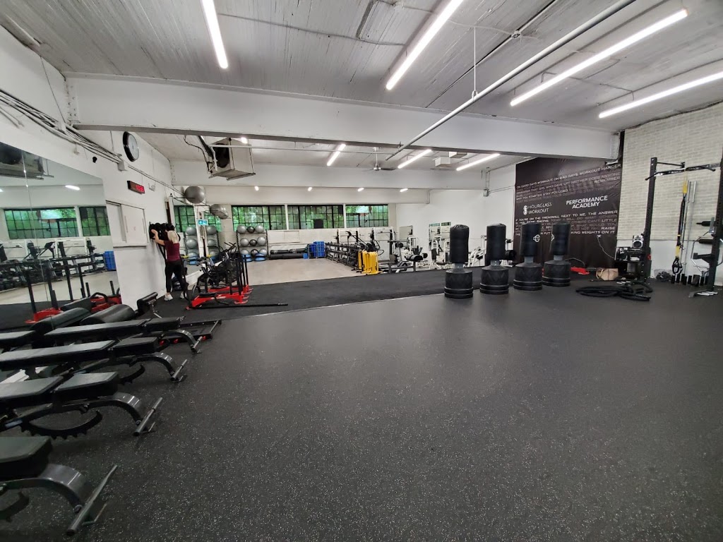 Hourglass Workout | 374 Dupont St, Toronto, ON M5R 1V9, Canada | Phone: (416) 519-7511