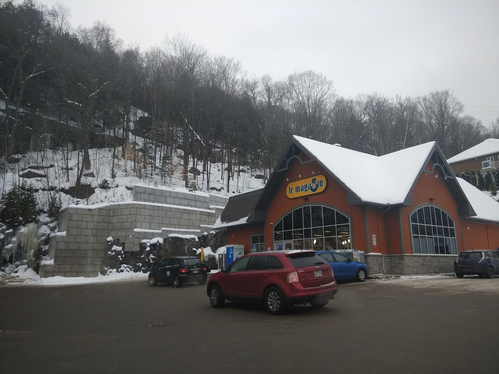Esso | 258 Rue Valiquette, Sainte-Adèle, QC J8B 2M1, Canada | Phone: (450) 229-2023