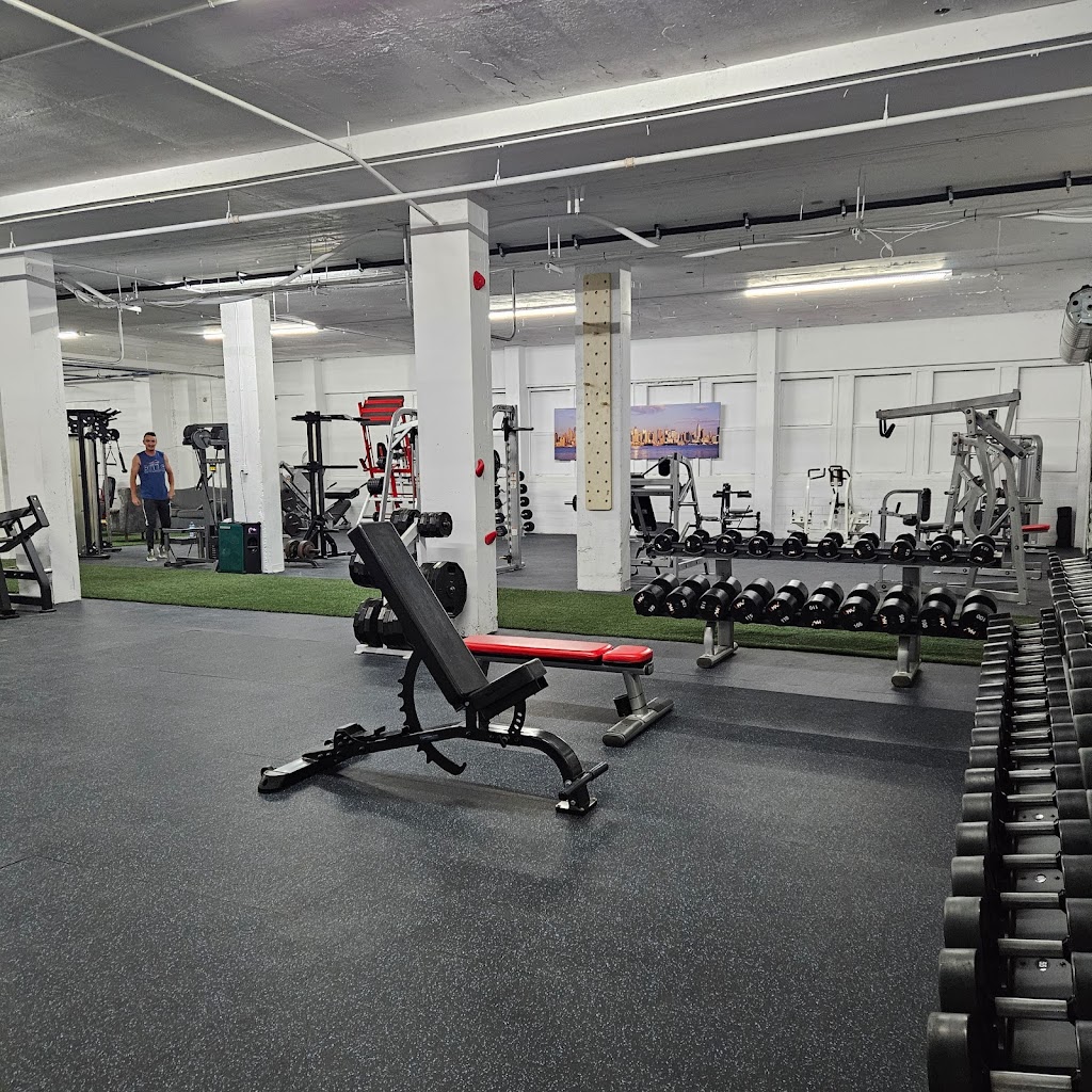 VANASTRANUATS GYM | 36 Winnipeg Rd, Clinton, ON N0M 1L0, Canada | Phone: (519) 440-2714