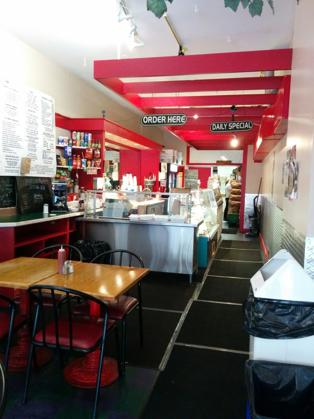 Lonnies On Market St | 42 Market St, Brantford, ON N3T 2K6, Canada | Phone: (519) 752-0011
