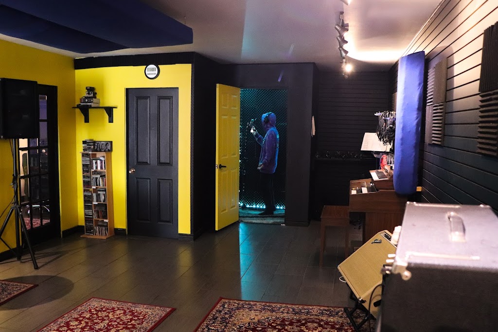 Soluté Records | 2020 Rue Fortier, Jonquière, QC G7X 4K4, Canada | Phone: (418) 820-6834