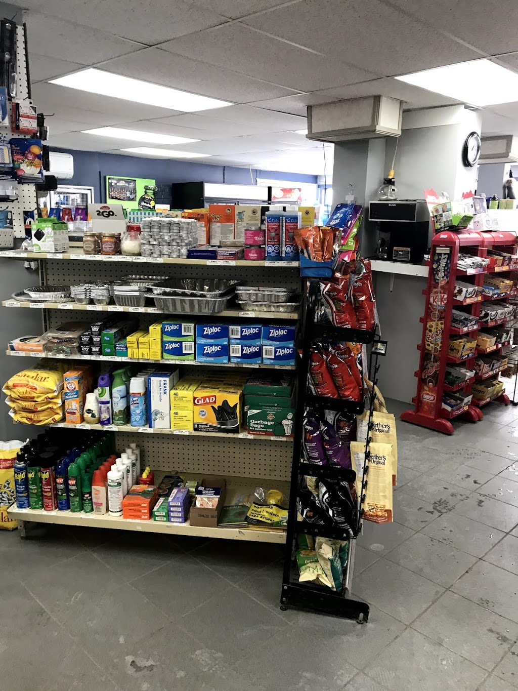 Depanneur M&R | 152 Chemin Old Chelsea, Chelsea, QC J9B 1J3, Canada | Phone: (819) 827-1728