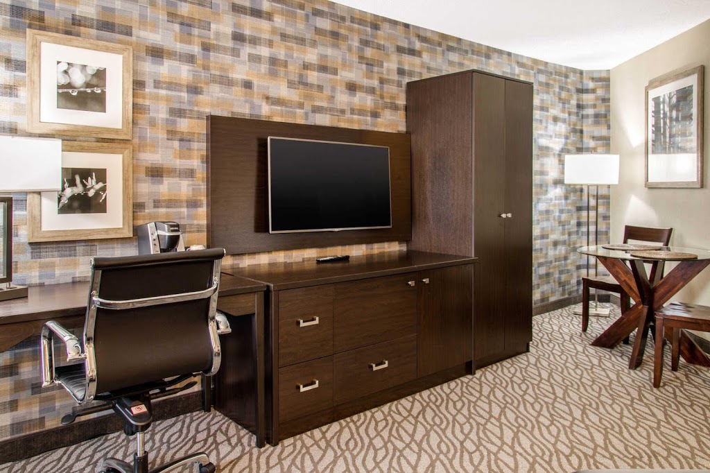 Comfort Inn Montreal Aeroport | 700 Boul Saint-Jean, Pointe-Claire, QC H9R 3K2, Canada | Phone: (514) 697-6210