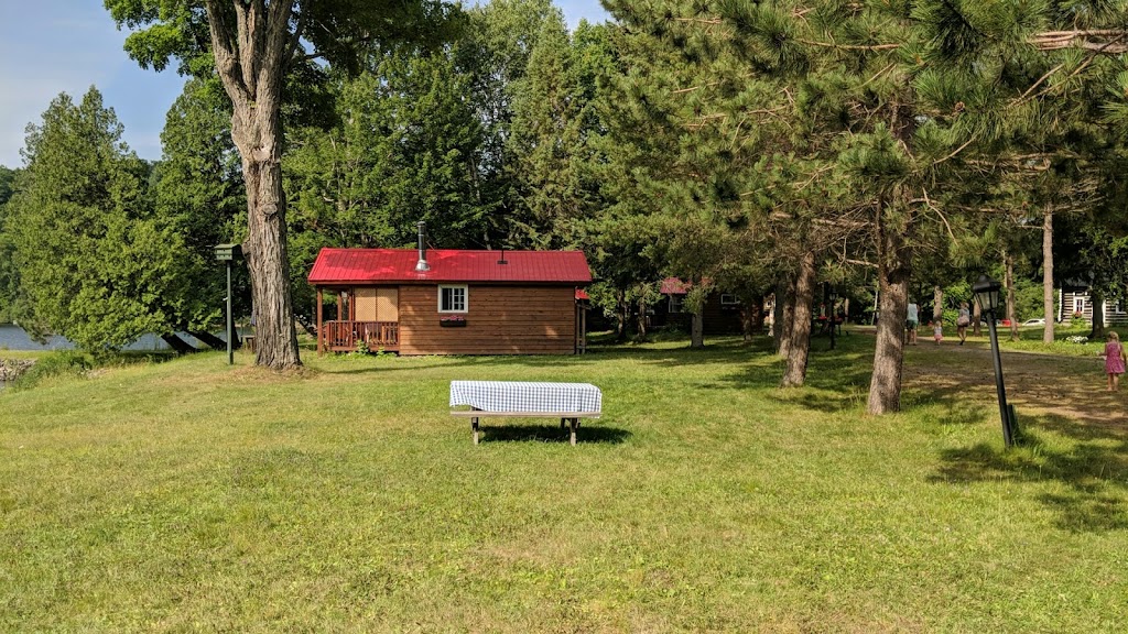 Cabins at the Domain | 1282 Carroll Rd, Haliburton, ON K0M 1S0, Canada | Phone: (705) 457-1242