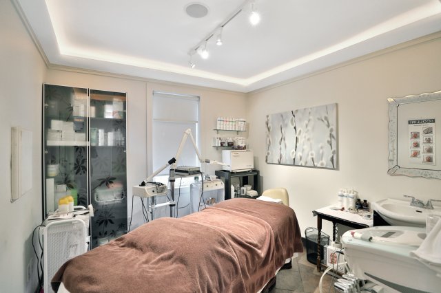 M Salon And Spa | 1100 Lorne Park Rd, Mississauga, ON L5H 3A3, Canada | Phone: (905) 486-1192