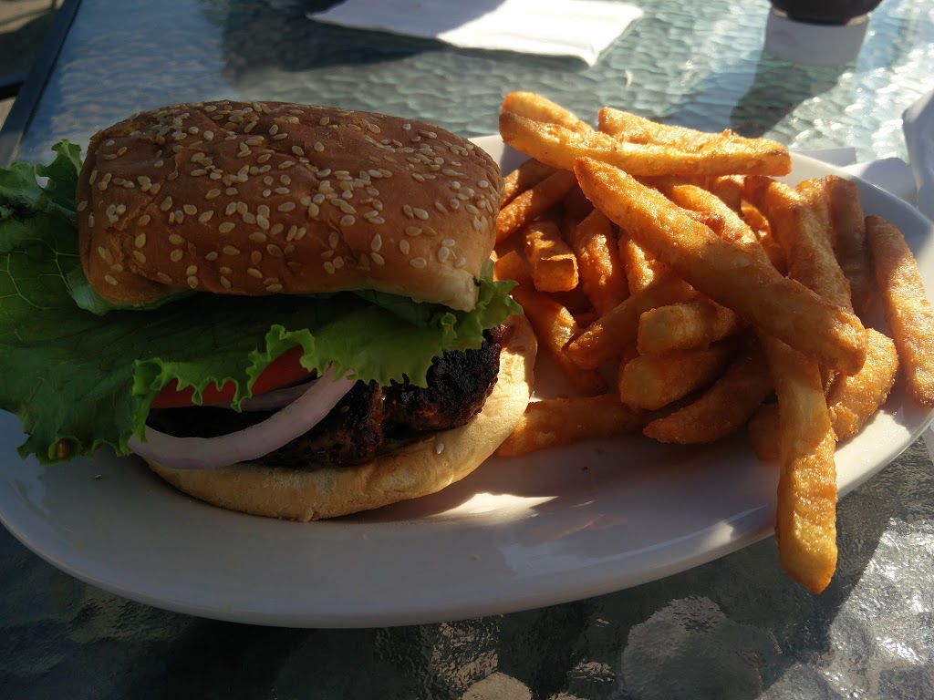 Kiniskis Reef Tavern | 1334 Gulf Rd, Point Roberts, WA 98281, USA | Phone: (360) 945-4042
