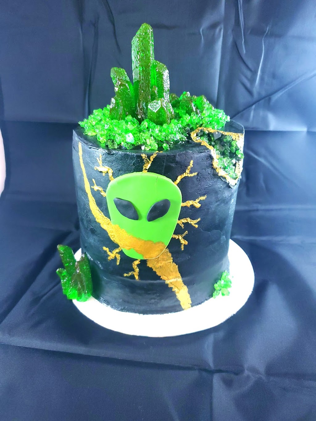 Custom Cakes by C | 2833 10 Ave SE, Calgary, AB T2A 0C6, Canada | Phone: (403) 862-5681