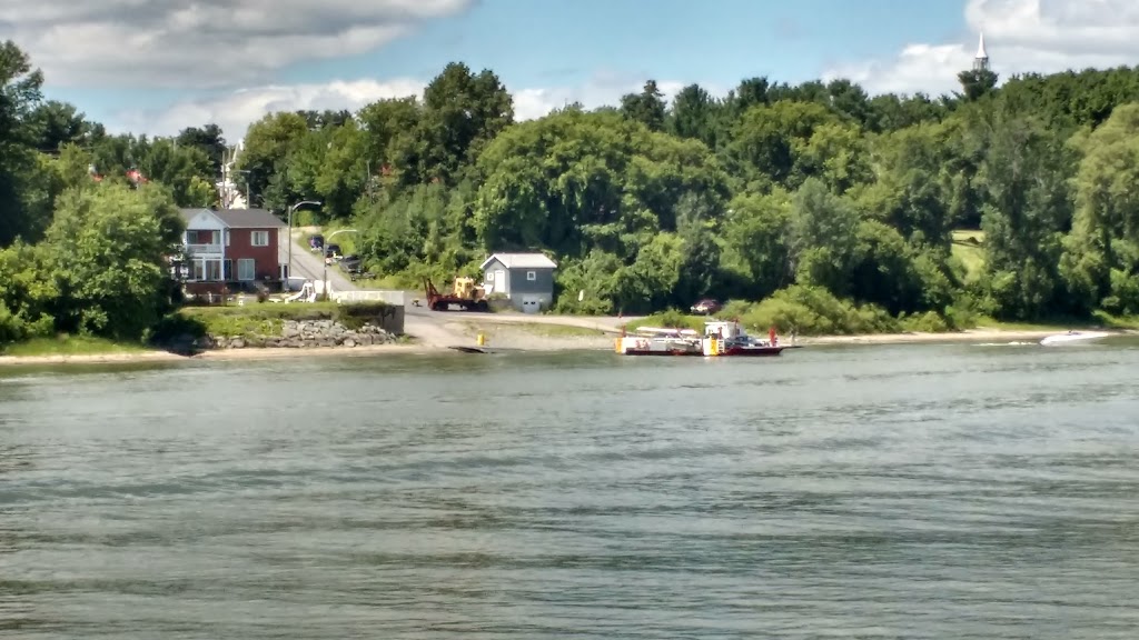 Eau-Pen-Bar | 7 av Ste-Famille, Saint-Ours, QC J0B 1P0, Canada | Phone: (450) 785-2228