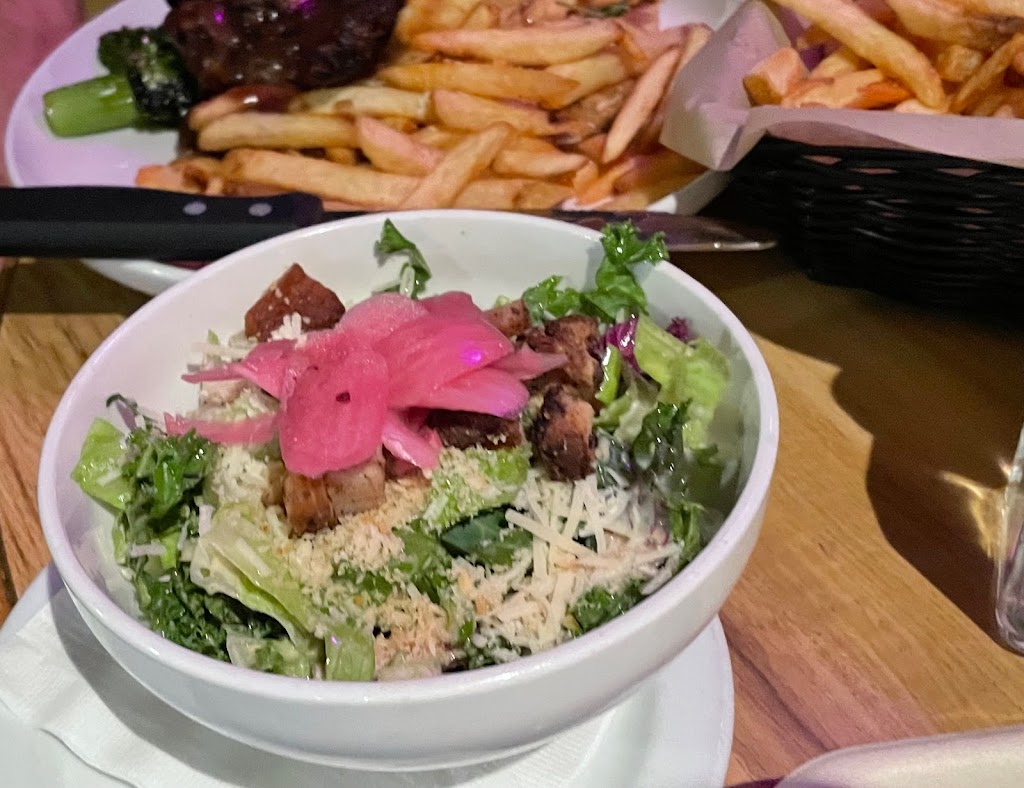 Balmoral Bistro & Brewpub | 16 Opeongo Square, Barrys Bay, ON K0J 1B0, Canada | Phone: (613) 756-5162