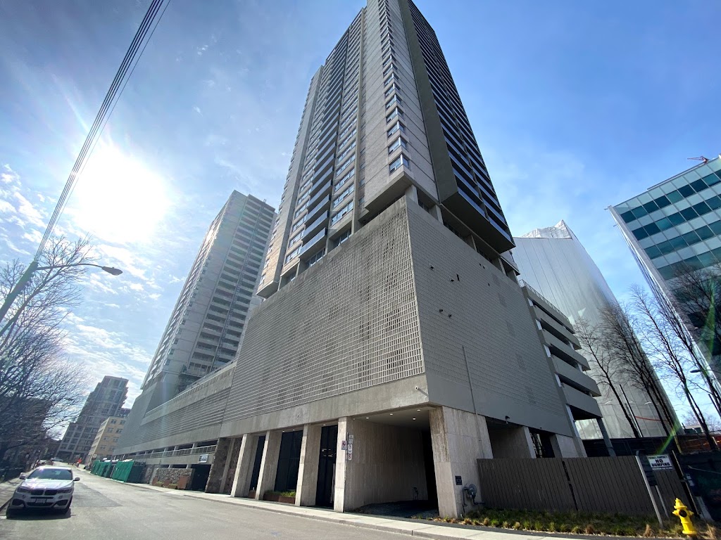 Commonwealth Towers - 40 & 60 Pleasant Blvd | 40 Pleasant Blvd, Toronto, ON M4T 1J9, Canada | Phone: (416) 923-2518