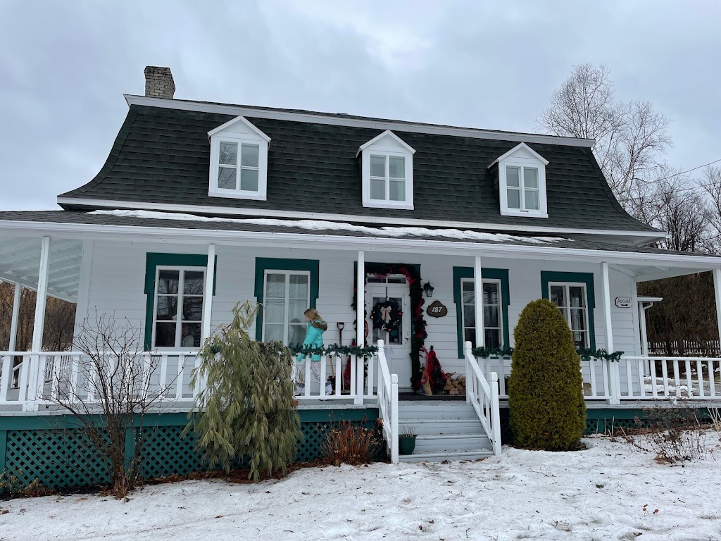 Auberge musicale Pour un Instant | 187 Rue St Raphaël, La Malbaie, QC G5A 2N6, Canada | Phone: (514) 506-8197