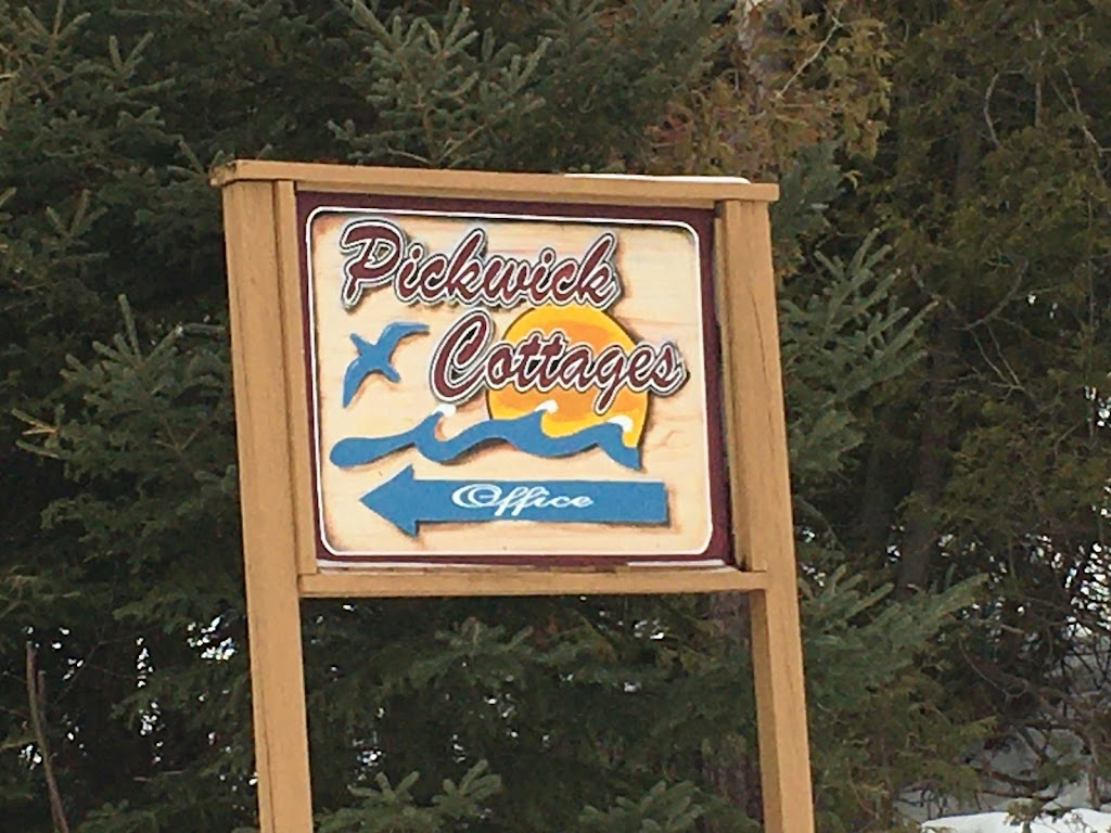 Pickwick Cottages | 1161 2nd Ave S, Sauble Beach, ON N0H 2G0, Canada | Phone: (519) 422-3274