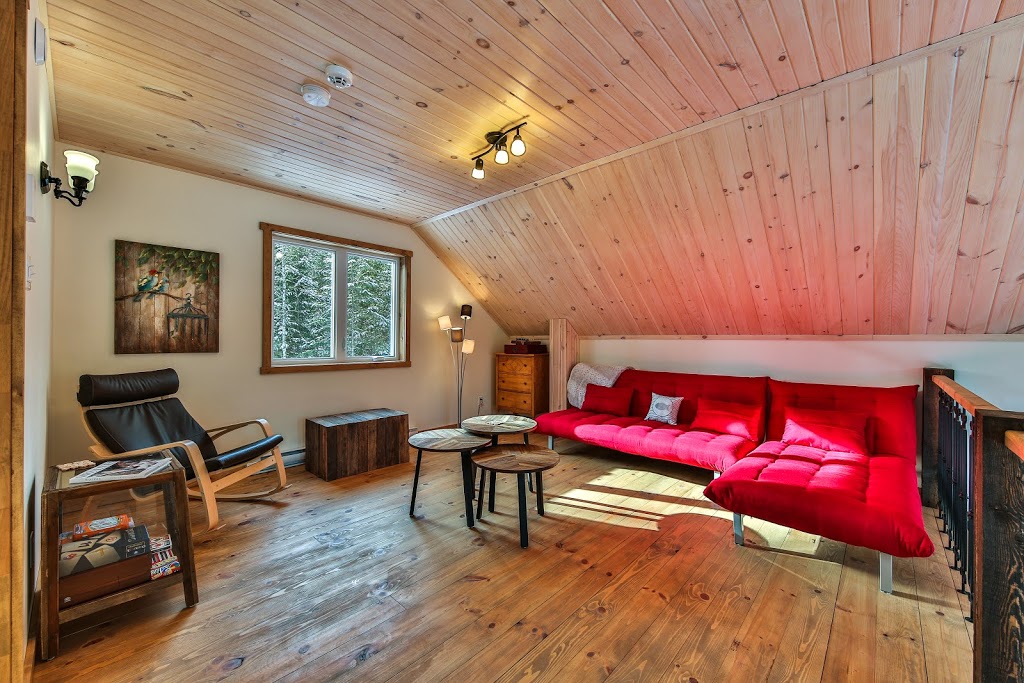 Chalet au Loup | 901 chemin de la Compagnie, Saint-Alexis-des-Monts, QC J0K 1V0, Canada | Phone: (514) 295-7843