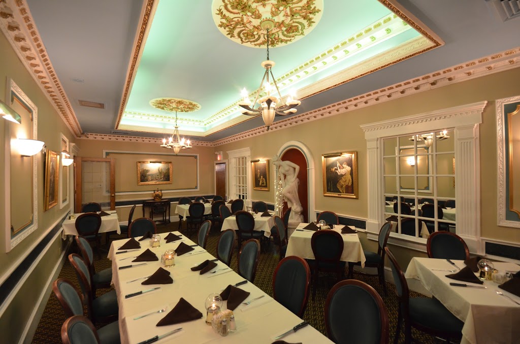 Maximes Restaurant and Lounge | 1131 St Marys Rd, Winnipeg, MB R2M 3T9, Canada | Phone: (204) 257-1521